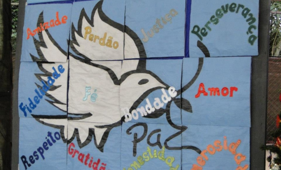 Escola Estadual de Educação Especial Lucy Requião de Mello e Silva