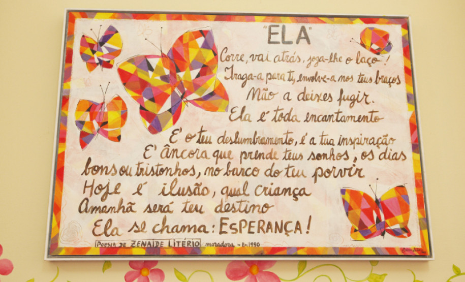 O Coral Vozes da Educação, formado por servidores e aposentados da Secretaria de Estado da Educação e membros da comunidade, apresentou seu especial de natal nessa quarta-feira, (15), no Asilo São Vicente de Paulo, em Curitiba. A proposta é levar um pouco de cultura e divertimento a instituições.