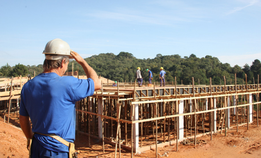Obras do Colégio Estadual Geraldina da Mota.
