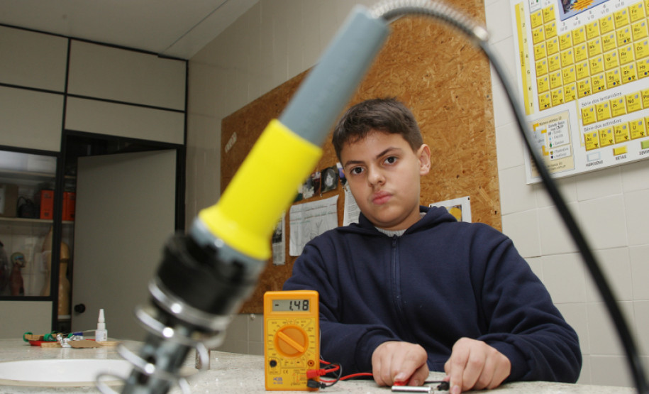 Colégio Estadual Santa Cândida. Foto de arquivo.