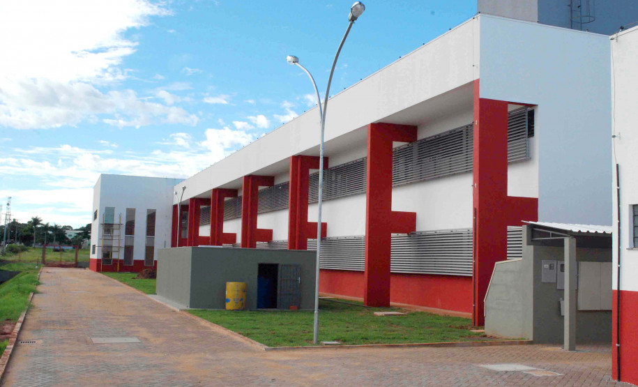 No município de Terra Roxa, região Oeste, as obras do CEEP Terra Roxa estão em fase de acabamento final.