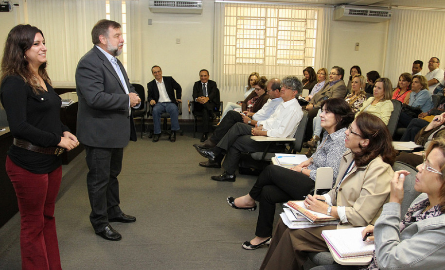 Na abertura da reunião, o vice-governador e secretário de Estado da Educação, Flávio Arns, ressaltou que todas as medidas estão sendo tomadas para receber a comunidade escolar em fevereiro.