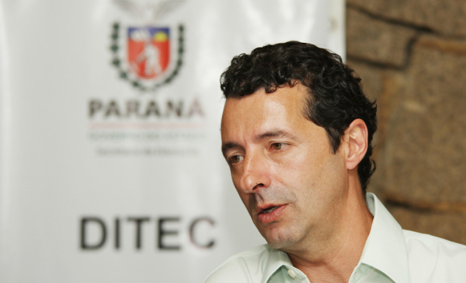 CURITIBA,PR 22 DE JANEIRO DE 2013 - Secretaria promove formação para uso de tablets na DITEC. Rogério B. Riva, Diretor de Tecnologia  Educacional