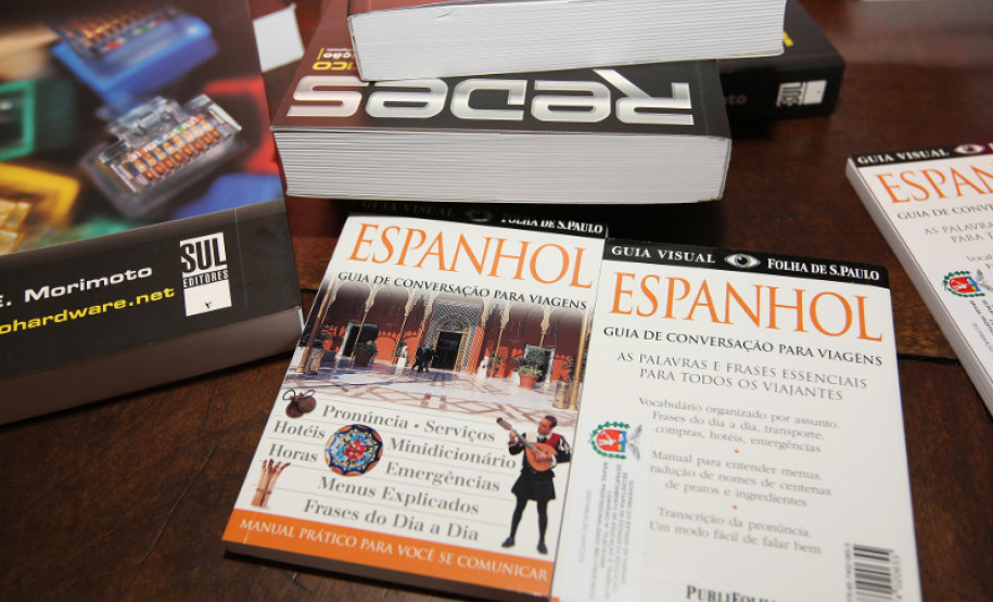 Curitiba,PR 28 de Janeiro de 2013 - Colégio Estadual do Paraná - Entrega de acervo Bibliográfico para cursos técnicos