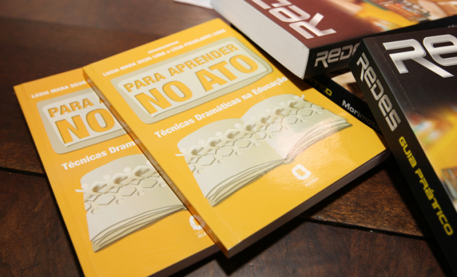 Curitiba,PR 28 de Janeiro de 2013 - Colégio Estadual do Paraná - Entrega de acervo Bibliográfico para cursos técnicos