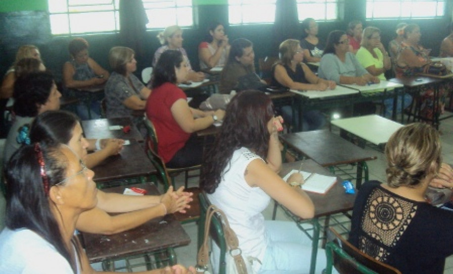 Em mensagem gravada de boas vindas ao ano letivo de 2013, o governador ressaltou os avanços na educação do Paraná ao afirmar que a Semana Pedagógica é a primeira de uma série de atividades previstas para elevar a qualidade de ensino e aprendizagem.