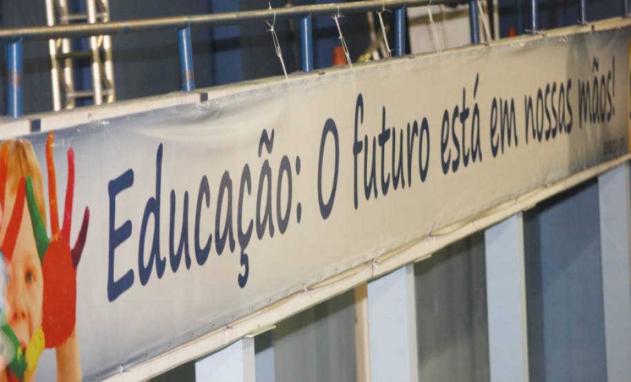 Cerca de 30 mil alunos são atendidos por 60 escolas municipais, 30 centros de educação infantil e sete unidades de educação especial.