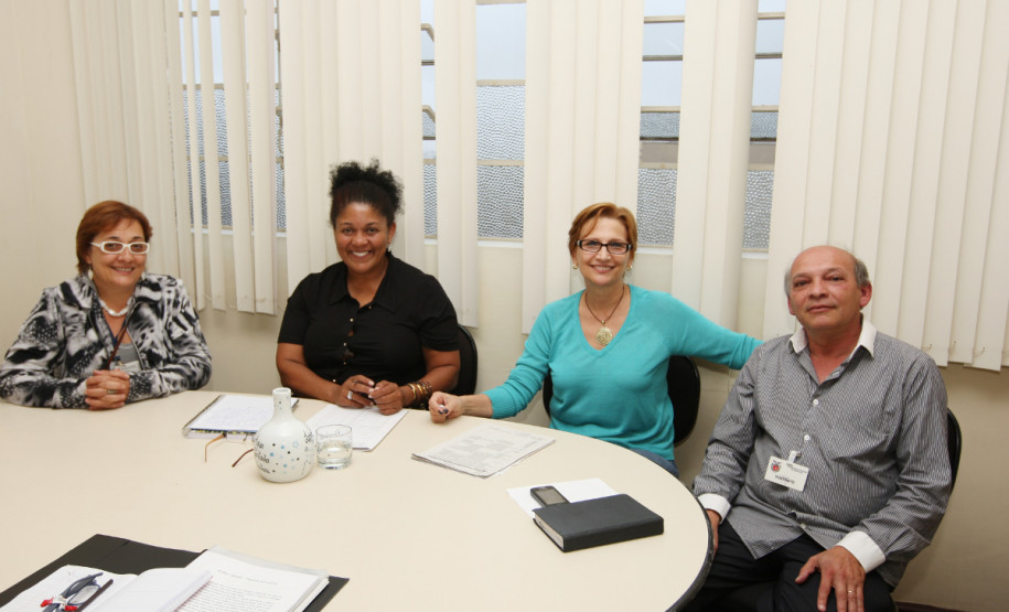 Para o representante dos ciganos, Claudio Iovanovitch, esse trabalho em conjunto é fundamental para o respeito e preservação da cultura cigana no estado. “A nossa história ainda não foi contada. Mas o que o Estado do Paraná fez pelo nosso povo ainda não tem referência no Brasil. O Paraná é o carro-chefe na educação cigana no Brasil”, lembrou Claudio.