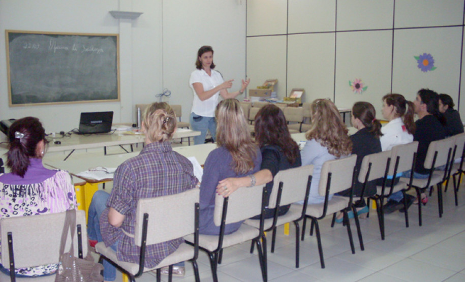 Evento capacitou 378 professores de todas as disciplinas e promoveu a formação continuada desses profissionais.