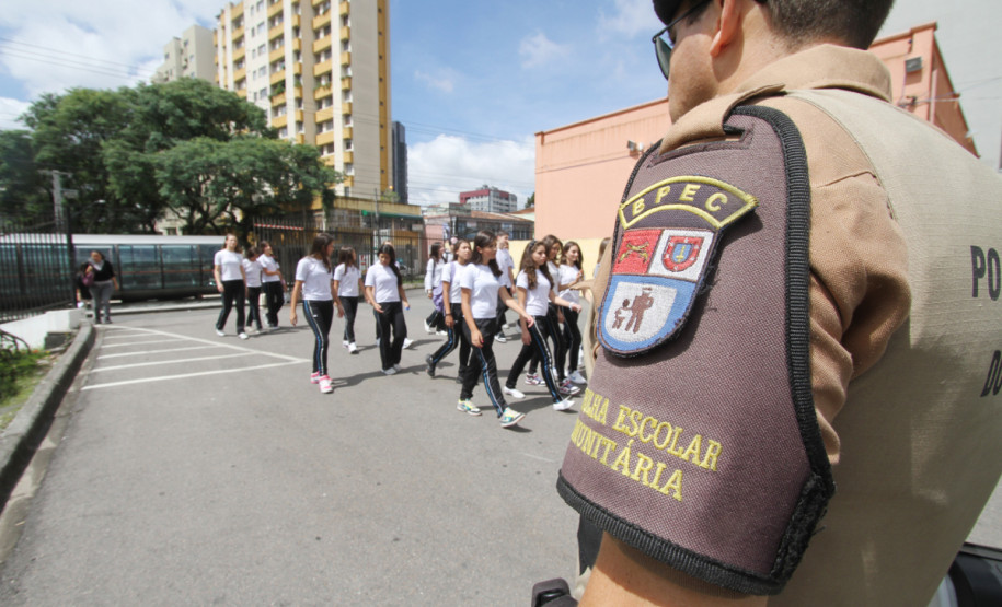 Gestos diários que melhoram a convivência serão motivados em todas as escolas estaduais do Paraná pelo Batalhão de Patrulha Escolar Comunitária.