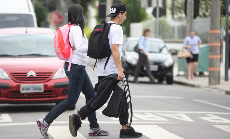CURITIBA,PR 14 DE FEVEREIRO DE 2013 - Cerca de 1,3 milhão de alunos da rede estadual de educação do paraná, voltaram às salas de aula nesta quinta (14), 
Colégio Estadual Júlia Wanderley.