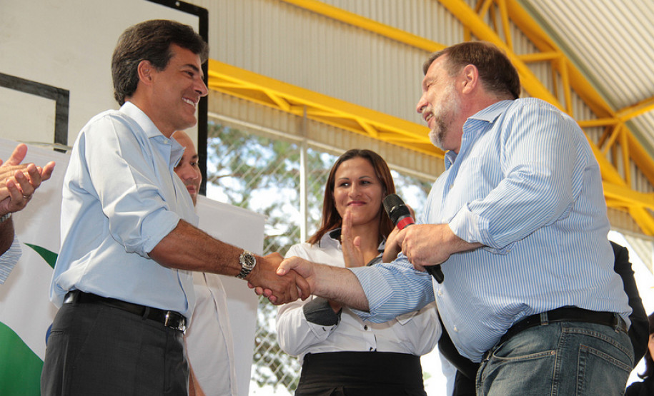 Inaugurado novo Colégio Estadual Tarsila do Amaral O governador Beto Richa inaugurou as novas instalações do Colégio Estadual Tarsila do Amaral, em São José dos Pinhais, nesta segunda-feira (18)