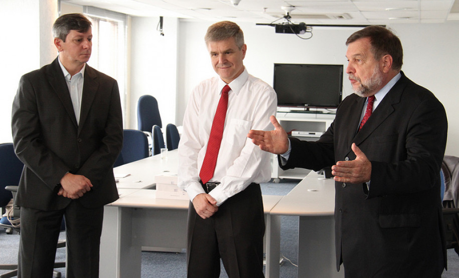 Concurso “Aprender e Ensinar Tecnologias Sociais” vai levar os dois professores ganhadores da rede estadual para seminário nacional em Brasília.<br />
<br />
Veja mais fotos em: <a href=" http://www.flickr.com/photos/flavioarns/sets/72157632773973890/" target="_blank"> http://www.flickr.com/photos/flavioarns/</a>