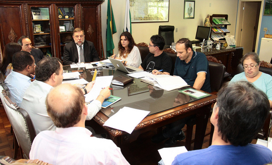 A Secretaria da Educação elabora um documento de orientação para garantir que a hora-atividade tenha uma perspectiva pedagógica.<br />
<br />
Veja mais fotos em: <a href=" http://www.flickr.com/photos/flavioarns/sets/72157632808384530/" target="_blank"> http://www.flickr.com/photos/flavioarns/</a>