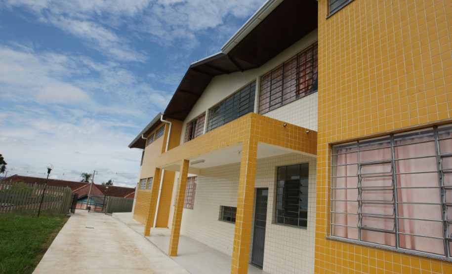 A construção de três novos dormitórios no colégio agrícola estadual Getúlio Vargas, no município de Palmeira, ampliou de 84 para 240 o número de vagas para estudantes.