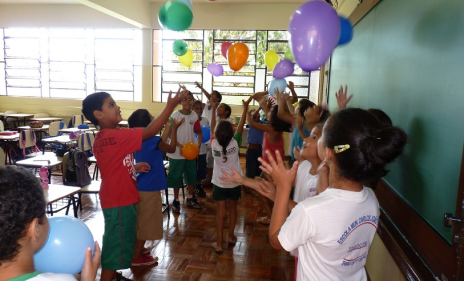 O colégio também passa por ajustes para atender as normas de acessibilidade. Foram construídos banheiros exclusivos para atender da educação infantil, com louças e acessórios mais adequados à altura e idade dos alunos.