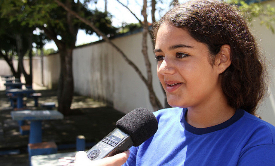 O Colégio Estadual Professora Luiza Ross, em Curitiba, passou por um treinamento de abandono de prédio em uma simulação de risco. A ação marcou o início das atividades do programa Brigada Escolar para 2013, e foi coordenada por equipes da Defesa Civil e do Corpo de Bombeiros. <br />
<br />
Veja mais fotos em: <a href=" http://www.flickr.com/photos/flavioarns/sets/72157632815149604/ " target="_blank"> http://www.flickr.com/photos/flavioarns/ </a>