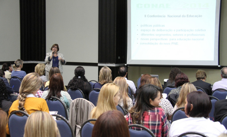 Seminário do Sistema de Avaliação da Educação Básica do Paraná (SAEP)<br />
<br />
Veja mais fotos em: <a href=" http://www.flickr.com/photos/flavioarns/sets/72157632860461457/" target="_blank"> http://www.flickr.com/photos/flavioarns/</a>