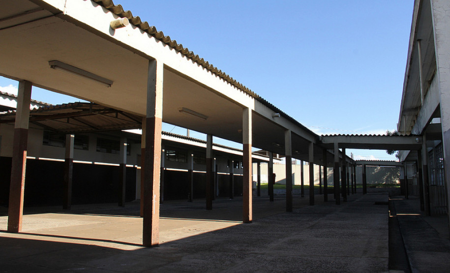 Colégio Estadual Cristo Rei<br />
<br />
Veja mais fotos em: <a href=" http://www.flickr.com/photos/flavioarns/sets/72157632879366538/" target="_blank"> http://www.flickr.com/photos/flavioarns/</a>