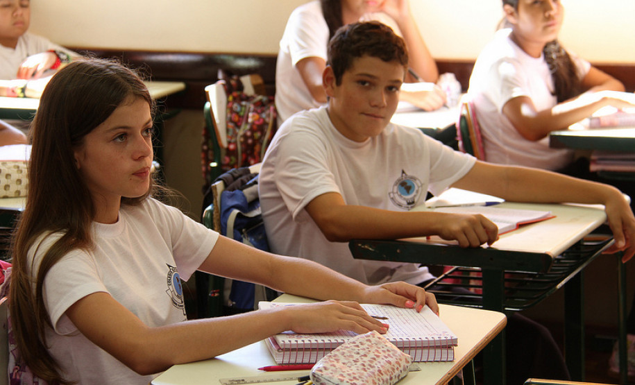 Colégio Estadual Dulce Maschio<br />
<br />
Veja mais fotos em: <a href=" http://www.flickr.com/photos/flavioarns/sets/72157632874902137/" target="_blank"> http://www.flickr.com/photos/flavioarns/</a>