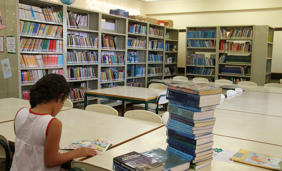 Colégio Estadual Dulce Maschio<br />
<br />
Veja mais fotos em: <a href=" http://www.flickr.com/photos/flavioarns/sets/72157632874902137/" target="_blank"> http://www.flickr.com/photos/flavioarns/</a>