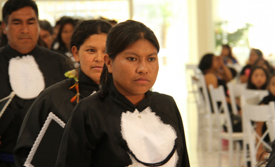 Formação de Docentes Indígenas Bilíngue Kaingang e Guarani
<br />
<br />
Veja mais fotos em: <a href=" http://www.flickr.com/photos/flavioarns/sets/72157632879229278/?page=2" target="_blank"> http://www.flickr.com/photos/flavioarns/</a>