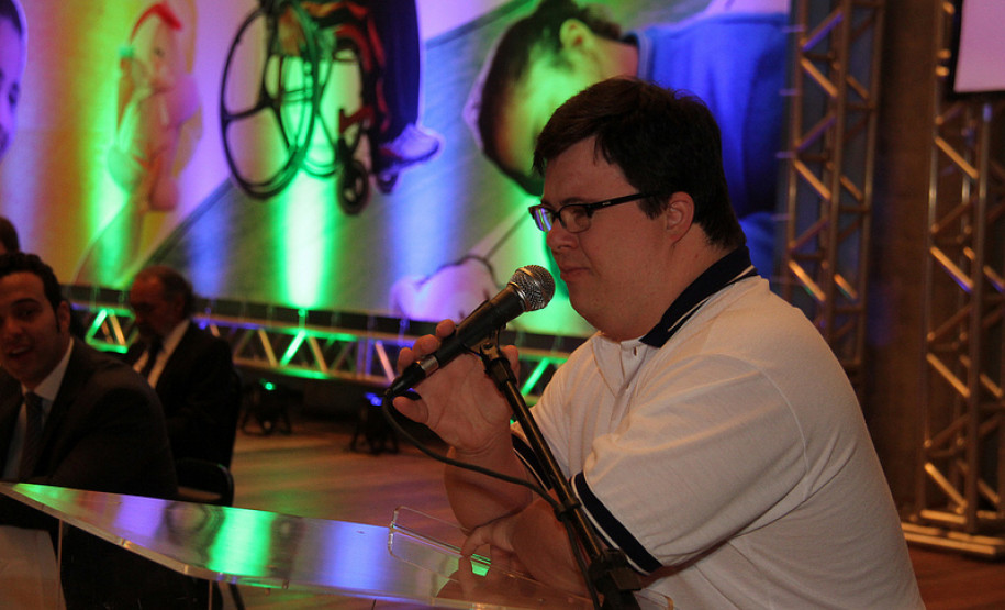 O governador Beto Richa lançou o programa Todos Iguais pela Educação, que garante para este ano um investimento de R$ 436 milhões nas escolas de ensino básico na modalidade educação especial.<br />
<br />
Veja mais fotos em: <a href=" http://www.flickr.com/photos/flavioarns/sets/72157632915877800/" target="_blank"> http://www.flickr.com/photos/flavioarns/</a>