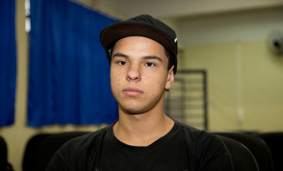 Bullying nas escola é tema de peça de teatro 05-03-13 - Peça de Teatro no CEEP - Centro Estadual Educacional Profissional de Curitiba, aluno Richard Gustavo Rodrigues Borba, 15 anos, estudante do Curso Técnico de Química.