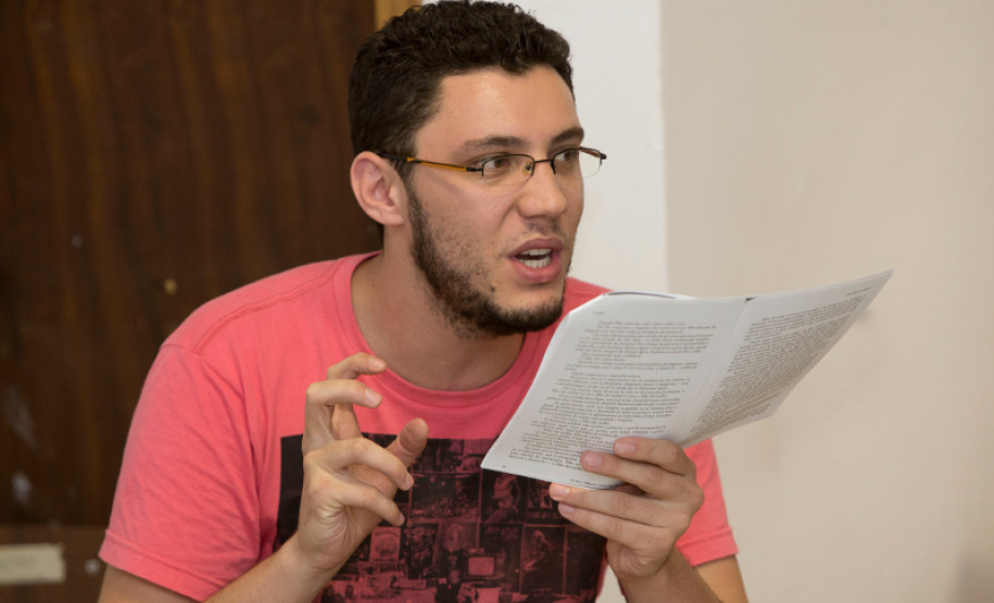 Roda de leitura para jovens e adultos 05-03-13 - Curitiba - Roda de Leitura com o palestrante Alisson Freyer.