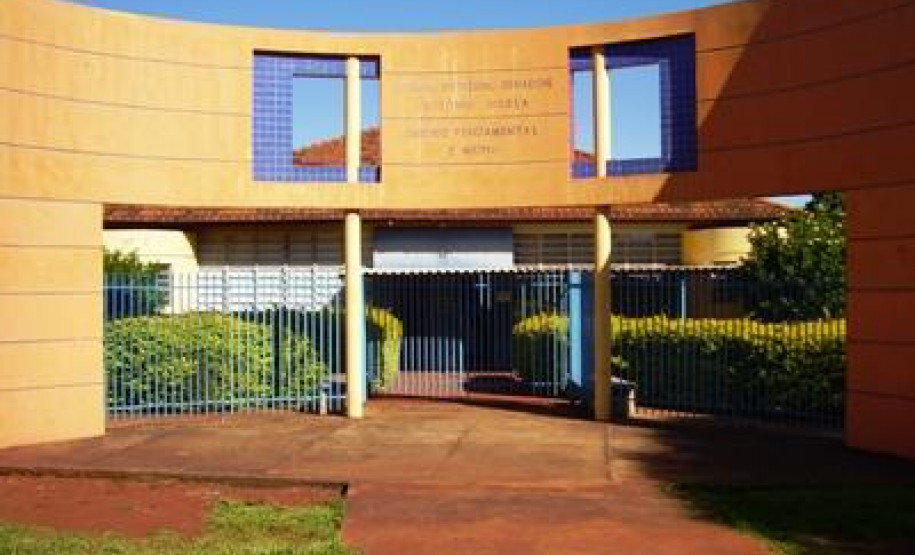 O Colégio Estadual Senador Teotônio Vilela, em Assis Chateaubriand, vai ganhar novos e maiores espaços para depósito de merenda e também no refeitório. Também serão trocado os pisos da cozinha e de algumas salas de aula.