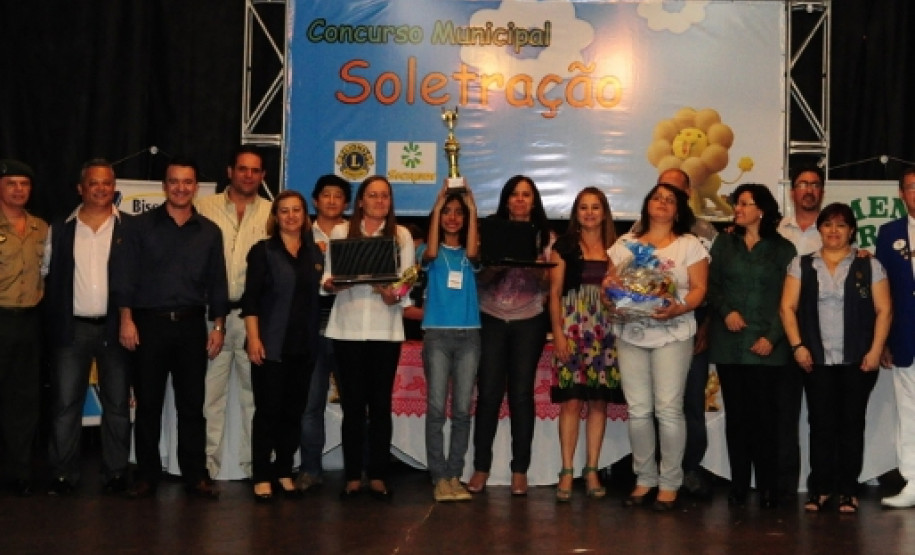 Pelo terceiro ano consecutivo, primeiro lugar do Concurso Soletração de Cambará é conquistado por alunos de escolas da rede pública estadual de ensino.