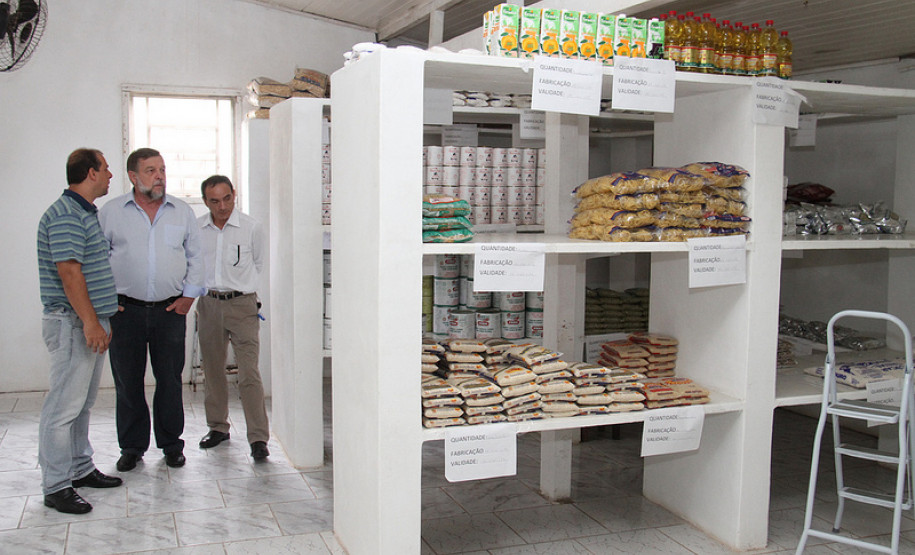 Colégio Estadual 29 de Abril.<br />
<br />
Veja mais fotos em: <a href=" http://www.flickr.com/photos/flavioarns/sets/72157632939505475/" target="_blank"> http://www.flickr.com/photos/flavioarns </a>