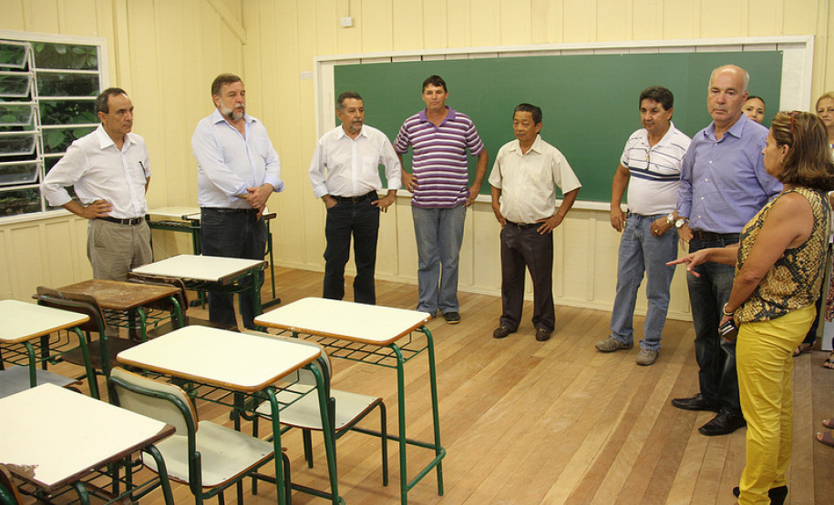 Colégio Estadual Dionel Charello.<br />
<br />
Veja mais fotos em: <a href=" http://www.flickr.com/photos/flavioarns/sets/72157632939999059/" target="_blank"> http://www.flickr.com/photos/flavioarns </a>