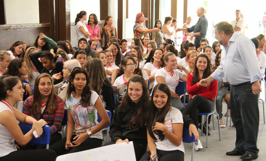 Colégio Estadual Gratulino de Freitas.<br />
<br />
Veja mais fotos em: <a href=" http://www.flickr.com/photos/flavioarns/sets/72157632939568481/" target="_blank"> http://www.flickr.com/photos/flavioarns </a>