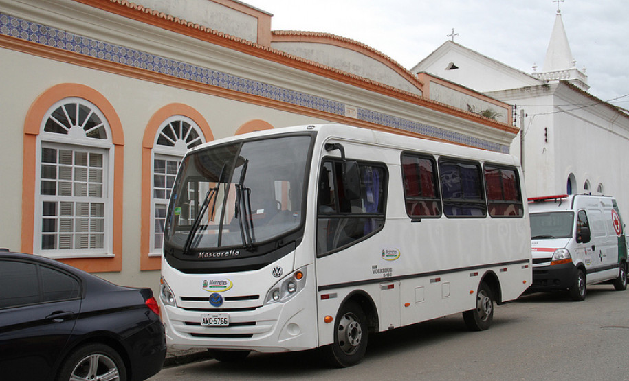 Entrega de ônibus adaptado para a prefeitura de Morretes.<br />
<br />
Veja mais fotos em: <a href=" http://www.flickr.com/photos/flavioarns/sets/72157632939886885/" target="_blank"> http://www.flickr.com/photos/flavioarns </a>