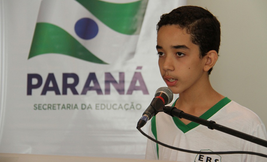 Concurso literário sobre o pão premia alunos “A Arte de contar e poetizar o pão" é uma parceria entre a Secretaria e o Sindicato da Indústria de Panificação e Confeitaria do Estado do Paraná.<br />
<br />
Veja mais fotos em: <a href=" http://www.flickr.com/photos/flavioarns/sets/72157632944608769/" target="_blank"> http://www.flickr.com/photos/flavioarns/</a>