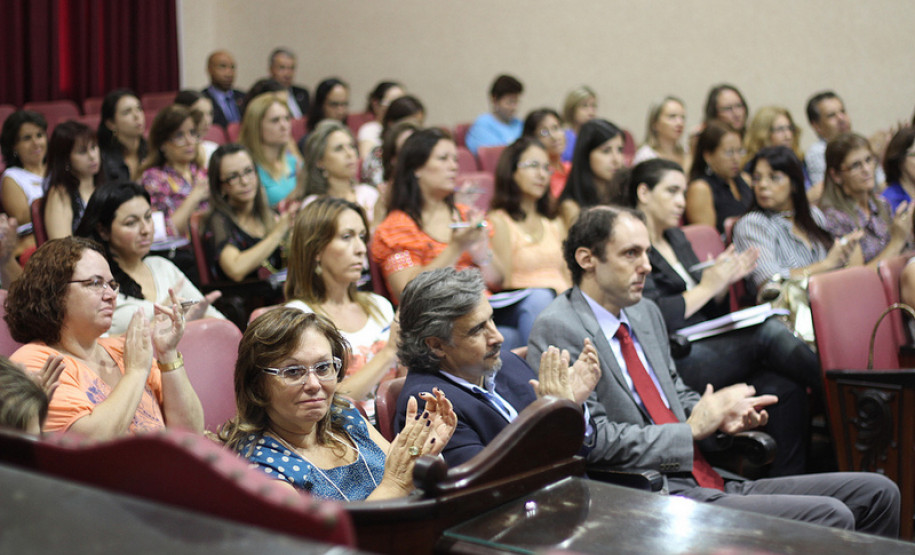 Intervenção precoce permite que sejam identificados problemas que interferem no desenvolvimento infantil, e que sejam propostas ações adequadas.<br />
<br />
Veja mais fotos em: <a href=" http://www.flickr.com/photos/flavioarns/sets/72157632968067381/" target="_blank"> http://www.flickr.com/photos/flavioarns/</a>