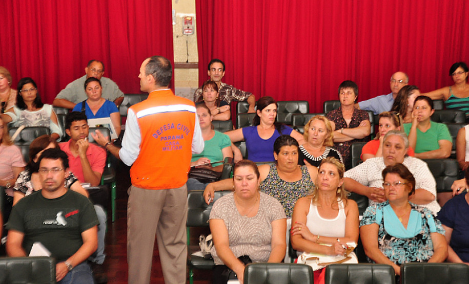 Mais de 150 diretores, pedagogos, professores e funcionários de 85 escolas de Curitiba participaram nessa segunda e terça-feira (11 e 12) da capacitação de brigadista, realizada no Colégio Estadual Júlia Wanderley.