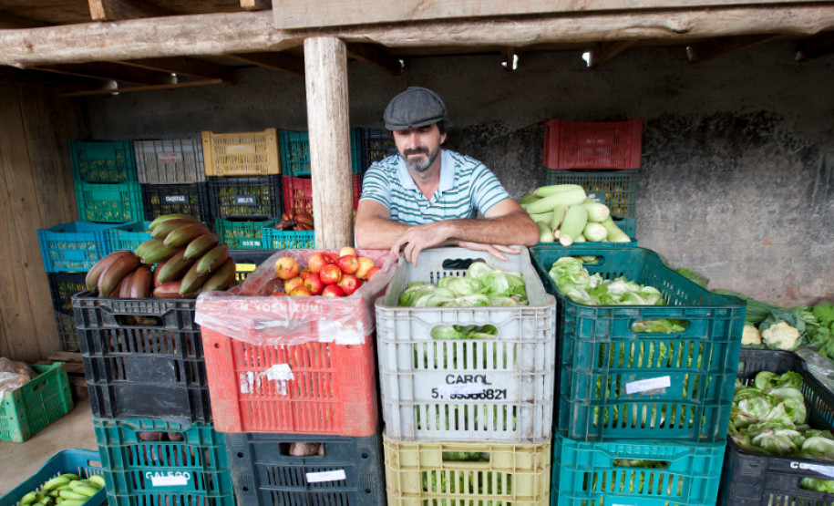 11-03-13 - Colombo - AOPA, Associação para Desenvolvimento da Agroecologia, na foto Jose Antonio Marfil, Cooerdenador.