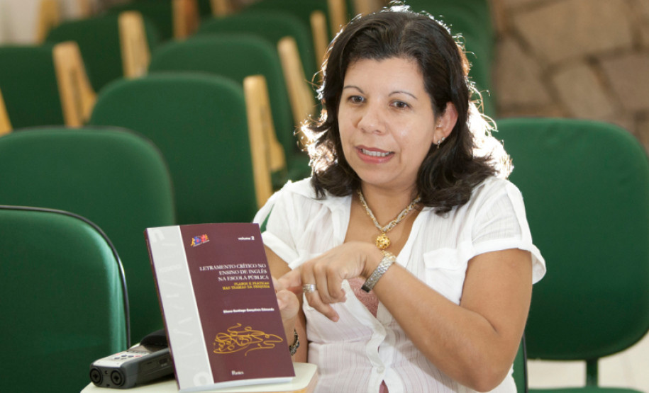 Curitiba - 13-03-13 - Professora Eliana Santiago Gonçalves Edmundo, que escreveu o livro Letramento Crítico no Ensino de Inglês na Escola Pública.