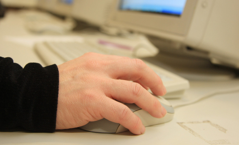 O Grupo de Trabalho em Rede é uma atividade realizada totalmente a distância através do Ambiente Virtual de Aprendizagem da Secretaria de Estado da Educação, e-escola.