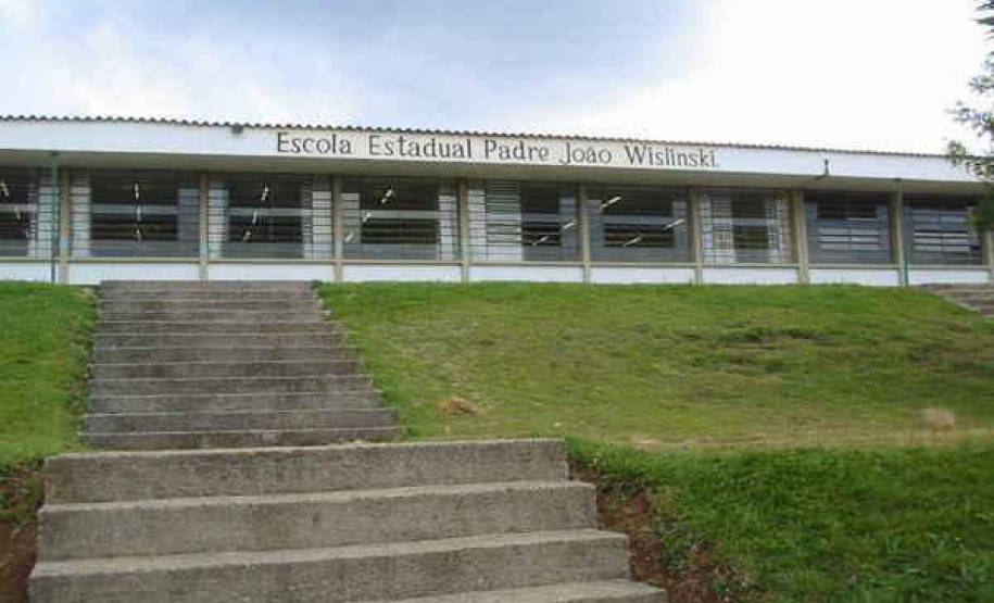 Escola Estadual Padre João Wislinski. Foto de Arquivo.