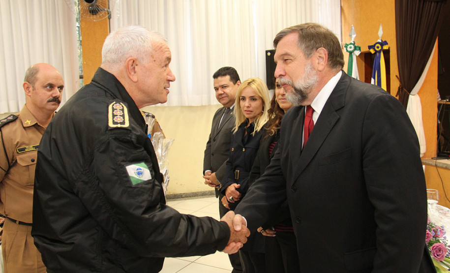 A cerimônia de comemoração foi nesta terça-feira (19), no Colégio Estadual Pedro Macedo, em Curitiba.<br />
<br />
Veja mais fotos em: <a href=" http://www.flickr.com/photos/flavioarns/sets/72157633032219385/" target="_blank"> http://www.flickr.com/photos/flavioarns</a>