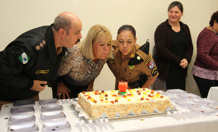 A cerimônia de comemoração foi nesta terça-feira (19), no Colégio Estadual Pedro Macedo, em Curitiba.<br />
<br />
Veja mais fotos em: <a href=" http://www.flickr.com/photos/flavioarns/sets/72157633032219385/" target="_blank"> http://www.flickr.com/photos/flavioarns</a>