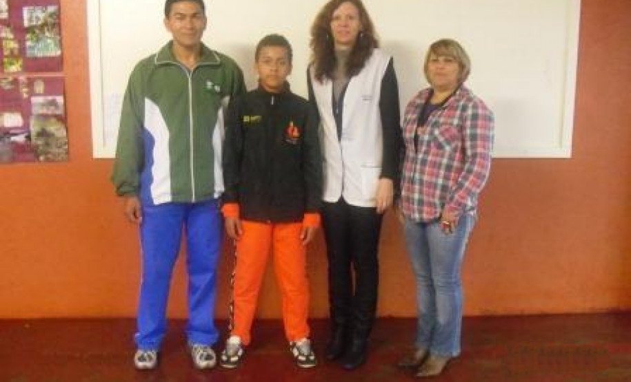 Estudante pratica a modalidade há oito meses, em atividade de contraturno, no Colégio Estadual Jardim Interlagos, em Cascavel.