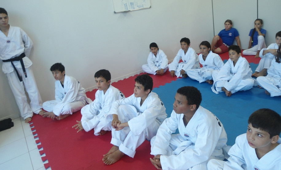 Estudante pratica a modalidade há oito meses, em atividade de contraturno, no Colégio Estadual Jardim Interlagos, em Cascavel.