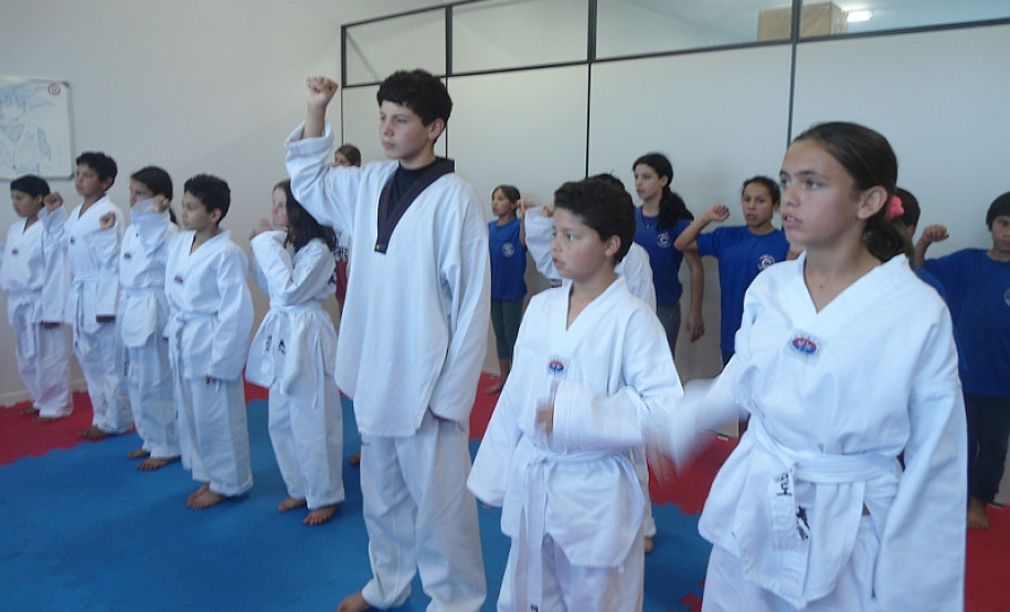 Estudante pratica a modalidade há oito meses, em atividade de contraturno, no Colégio Estadual Jardim Interlagos, em Cascavel.