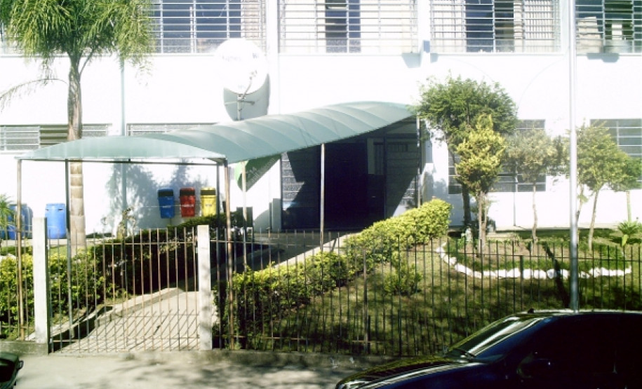 Em Rio Negro, na região Metropolitana de Curitiba, o Colégio Estadual Barão de Antonina receberá obras de reparos cozinha e refeitório que estavam interditadas havia anos.