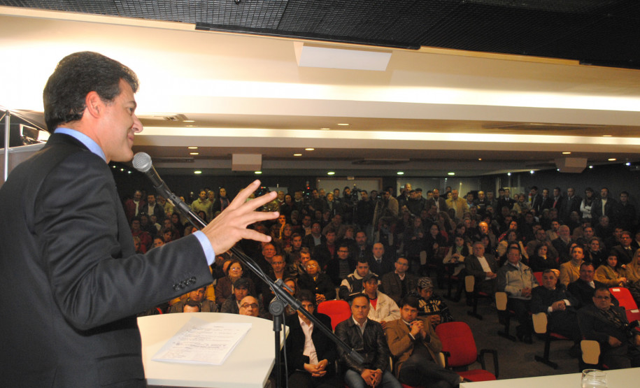 O governador Beto Richa anuncia a liberação de R$ 126,4 milhões para investimentos na área de educação.