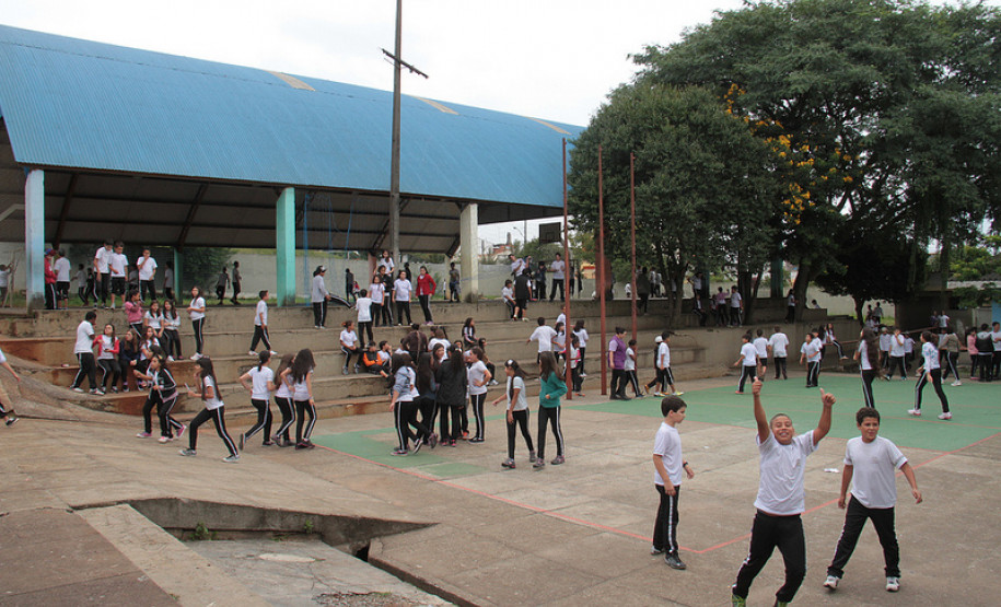 Colégio Estadual Professor Alcyone Moraes de Castro Vellozo<br />
<br />
Veja mais fotos em: <a href=" http://www.flickr.com/photos/flavioarns/sets/72157633095849139/ " target="_blank"> http://www.flickr.com/photos/flavioarns/ </a>